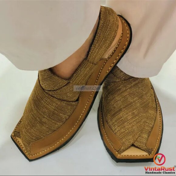 Handcrafted Brown Leather Peshawari Chappal Sandals: Classic Ethnic Footwear - Picture 3 of 9